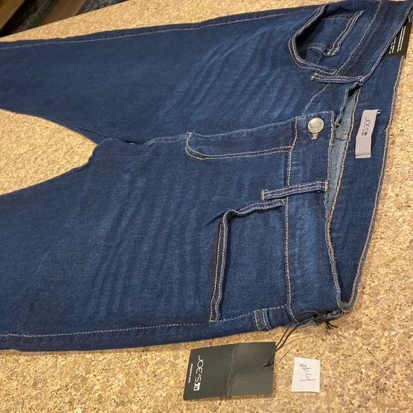 NWT Joe’s Jeans The Brixton Straight + Narrow Size 34